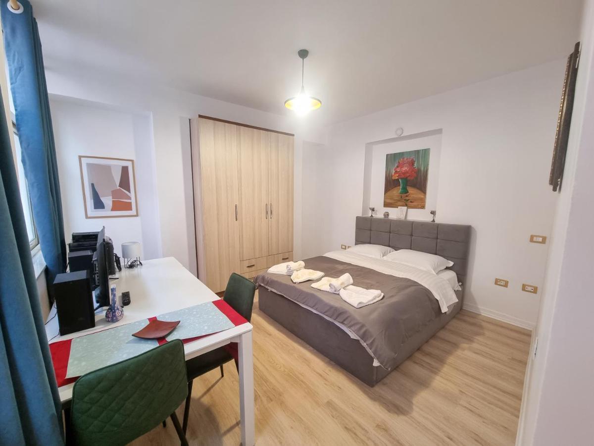 Cozy Apartment In City Center Тирана Екстер'єр фото