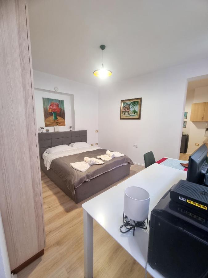 Cozy Apartment In City Center Тирана Екстер'єр фото