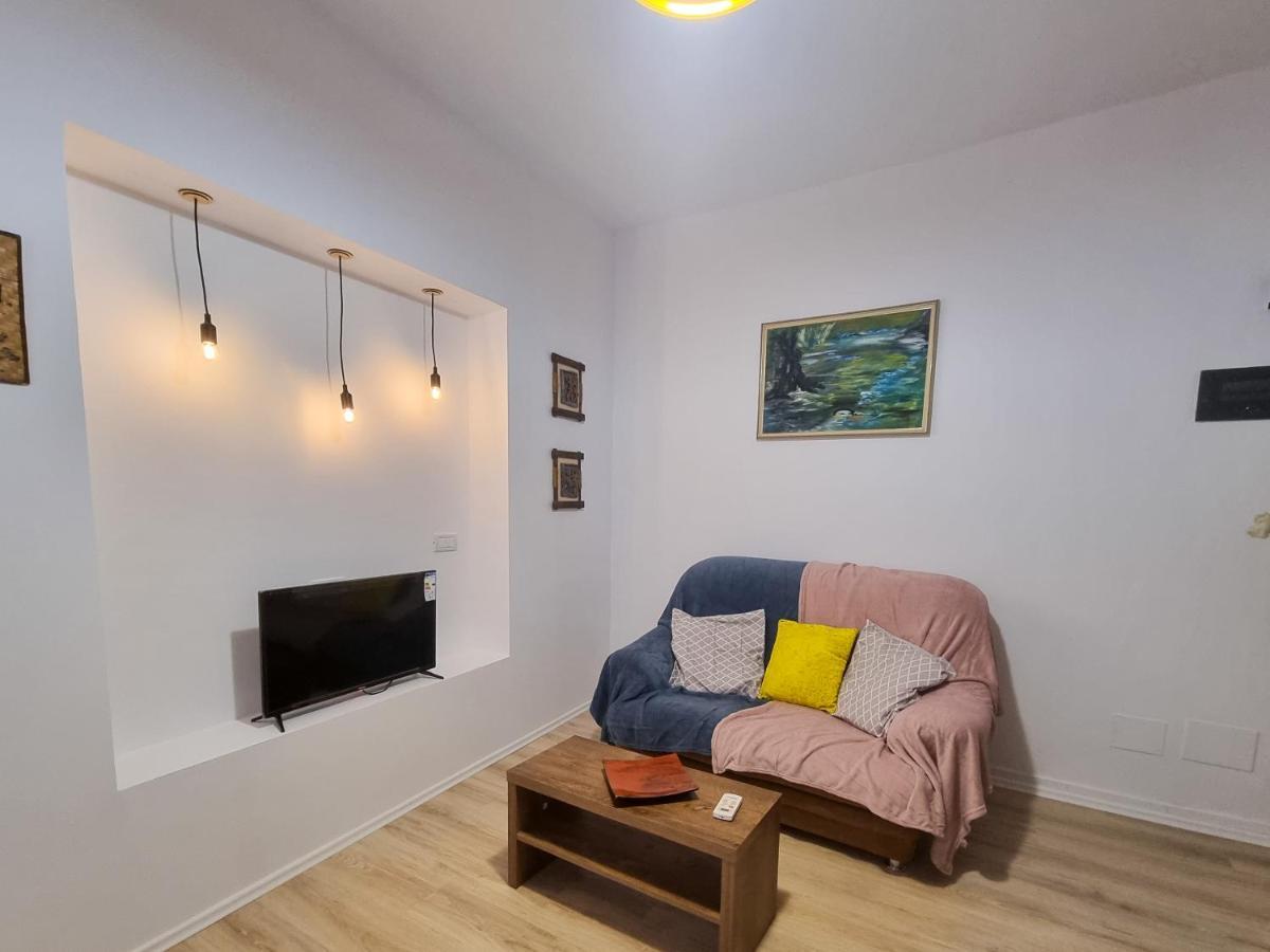 Cozy Apartment In City Center Тирана Екстер'єр фото