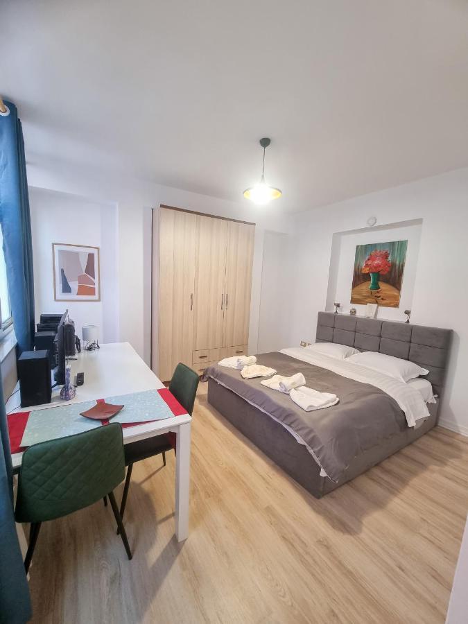 Cozy Apartment In City Center Тирана Екстер'єр фото